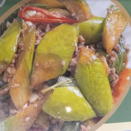 มะเขือยาวผัดโหระพาหมูสับ