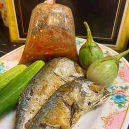 Set ปลาทู น้ำพริกกะปิ ผักสด