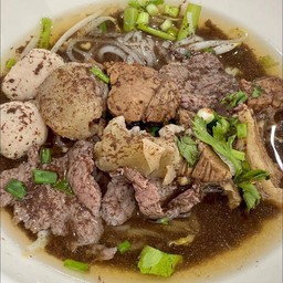 ก๋วยเตี๋ยวเนื้อเมืองเพชร