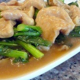 ราดหน้าเส้นใหญ่  ไก่