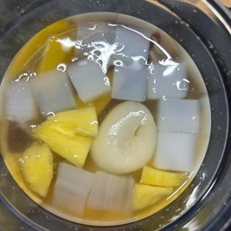 วุ้นมะพร้าวในน้ำเชื่อม