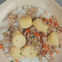 เต้าหู้ทรงเครื่องราดข้าว
