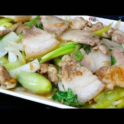 สามชั้นผัดพริกหยวก(กับข้าว)