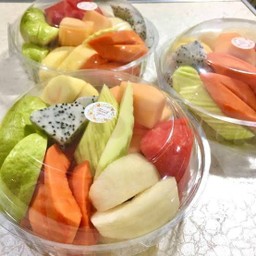 ผลไม้รวมตามฤดูกาล+แจ่วปลาร้า