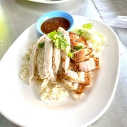 ร้านพิชัย ข้าวมันไก่ หมูแดง หมูกรอบ ( แสนอร่อย)