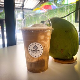 มะพร้าวปั่นนมสด ราดกาแฟ
