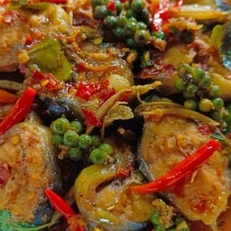 ผัดเผ็ดปลาดุกสด (ไม่คาว)
