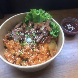 ข้าวผัดกิมจิ หมูสันคอหมักย่าง ซอสหมักเลือกได้