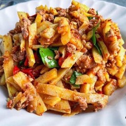 ผัดพริกแกงหน่อไม้ราดข้าว