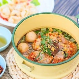 เส้นใหญ่รวมหมู