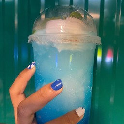 มะพร้าวปั่นบลูฮาวาย