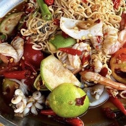 ตำมาม่าทะเลรวม