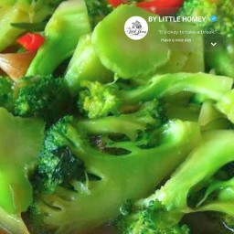 บล๊อคโคลี่น้ำมันหอย | ราดข้าว