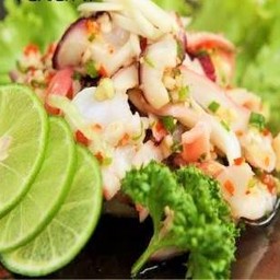 ยำไทยปลาหมึกยักษ์ต้ม