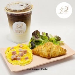 ข้าวไข่ข้นแฮมและเครื่องดื่ม