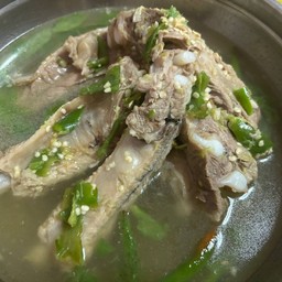Spicy pork ribs soup (Tom saab) ต้มยำแซบซี่โครงหมู