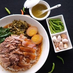 ข้าวขาหมูเนื้อ-หนัง