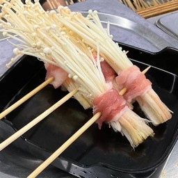 หมูพันเห็ดเข็มทอง