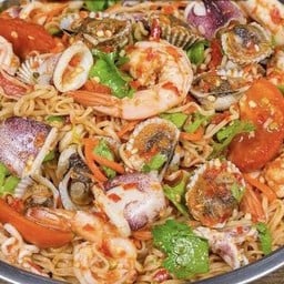 ยำมาม่าทะเลรวม.