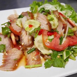 ยำคอหมูย่าง
