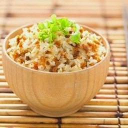 ข้าวผัดปลาแชลมอน