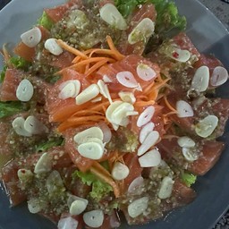 ยำแซลมอนแซ่บ