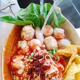 ก๋วยเตี๋ยวน้ำต้มยำเย็นตาโฟแคะรวม