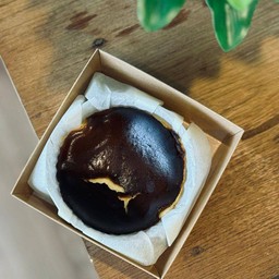 Basque Cheese Cake (ชีสเค้กหน้าไหม้)