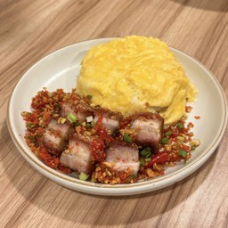 ข้าวหมูกรอบคั่วพริกเกลือ