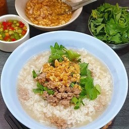 ข้าวต้มไก่สับใส่่ไข่
