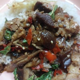 ข้าวกระเพราหมูตุ๋น