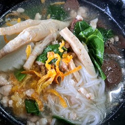 ก๋วยจั๊บตีนไก่