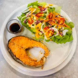 สลัดแซลมอนย่าง (สลัด)