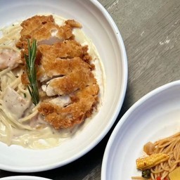 สปาเก็ตตี้ครีมมี่ไก่กรอบ