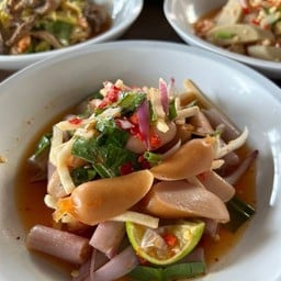 ยำไส้กรอก