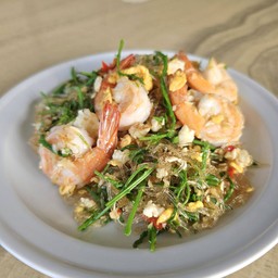 วุ้นเส้นผัดไข่ชะอมกุ้ง
