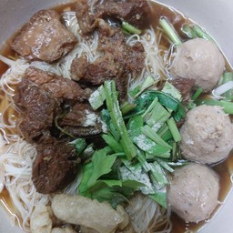 ก๋วยเตี๋ยวเนื้อตุ๋น+ลูกชิ้น