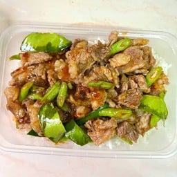 ข้าวผัดพริกแกงเนื้อ