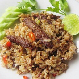 ข้าวผัดเนื้อ