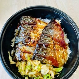 ข้าวราดหน้าสไตล์ญี่ปุ่น