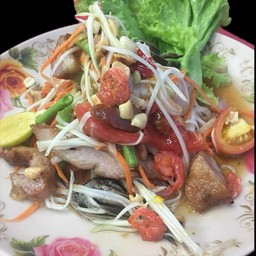 ตำคอหมูย่าง (หมูตกครก)