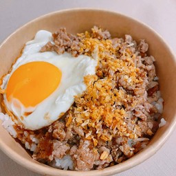 ข้าวกระเทียม+ไก่สับ+ไข่ดาว
