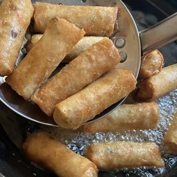 ปอเปี๊ยไก่ 4 ชิ้น