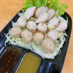 ปู่ต่อ ผัดไทย หอยทอด ต้มเลือดหมู ก๋วยเตี๋ยวปลา,หมู ข้าวผัด กะเพรา พระราม5 ไม่มี