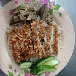 ข้าวไก่ทอดใส่เครื่องใน