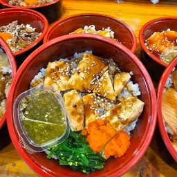ข้าวหน้าแซลม่อนย่างซอสเทอริยากิ