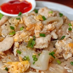 [อร่อยซ่ากับโค้ก] ก๋วยเตี๋ยวคั่วไก่ +  โค้ก ไม่มีน้ำตาล (ขวด)