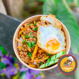 [อร่อยซ่ากับโค้ก] ข้าวกระเพราหน่อไม้+หมูสับ+ไข่ดาว +  โค้ก ออริจินัล (กระป๋อง) 