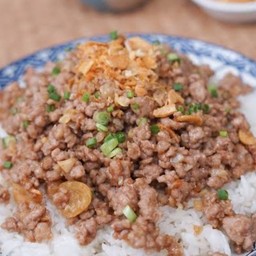 ข้าวกระเทียม+ไก่สับ