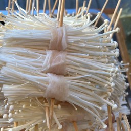 เห็ดเข็มทองพันเบคอน